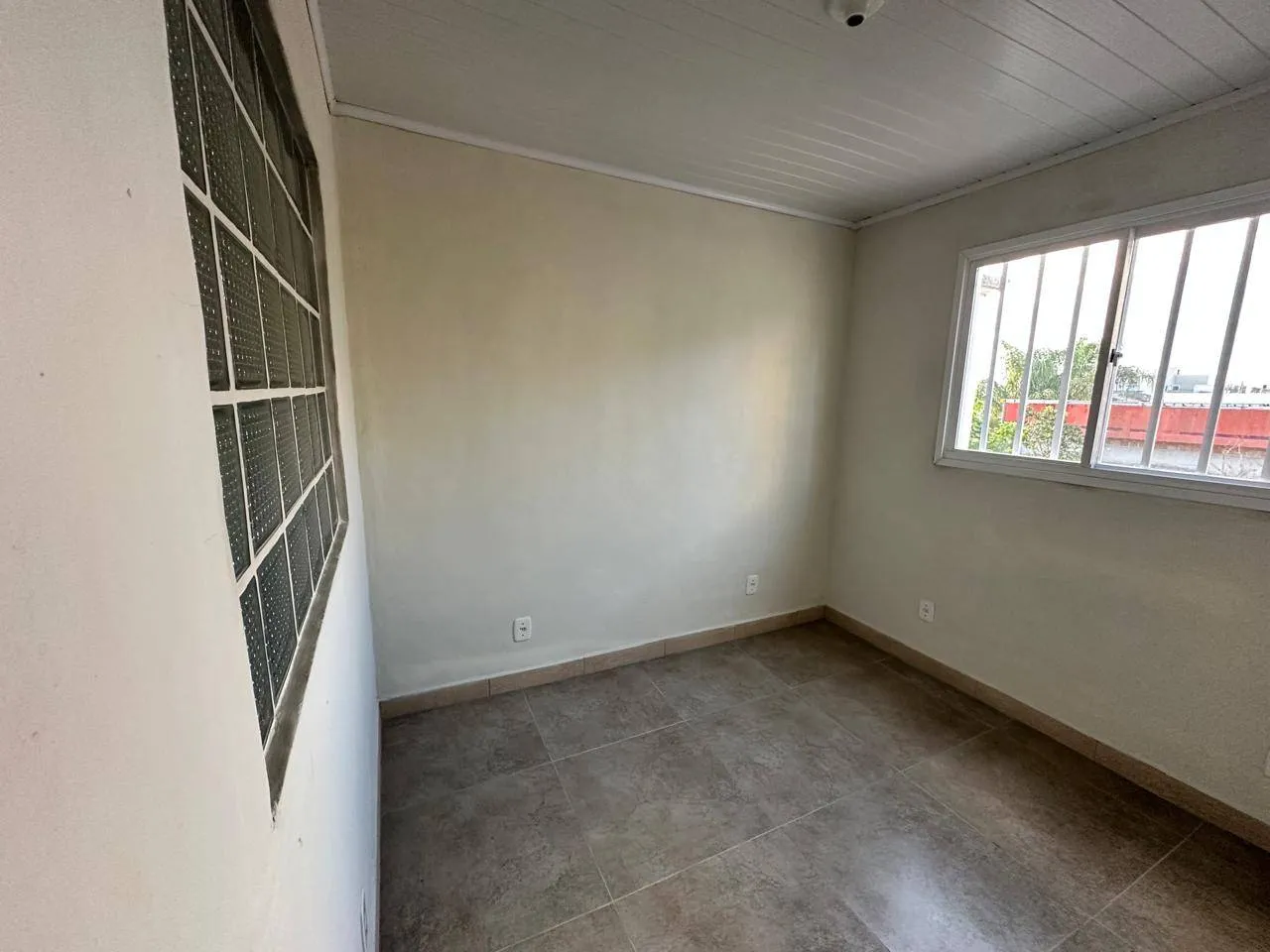 Prédio comercial a venda no Fragata, Pelotas - 440m², estrutura de uso misto, excelente ponto logístico e 3 apartamentos para renda imediata. - 14