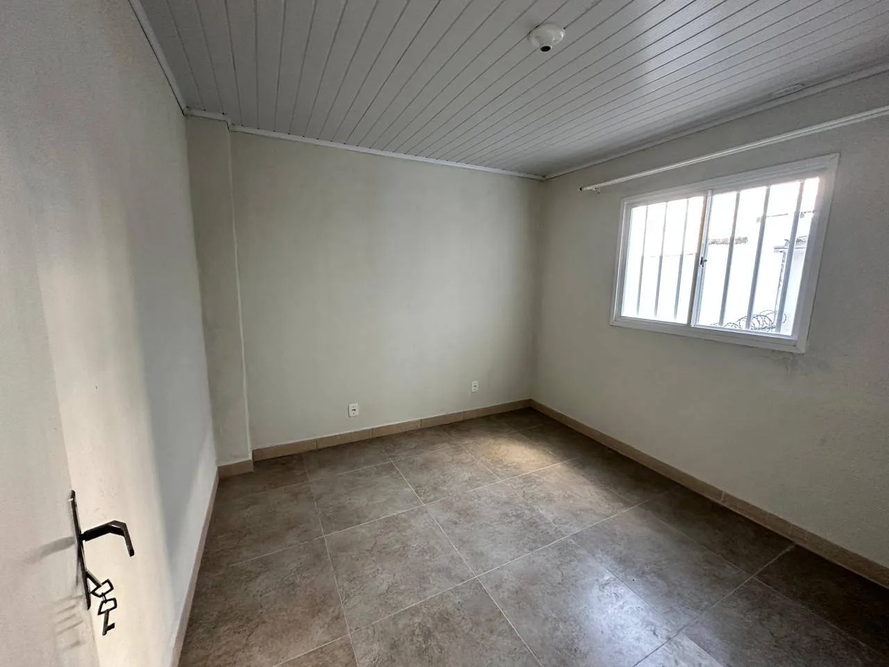 Prédio comercial a venda no Fragata, Pelotas - 440m², estrutura de uso misto, excelente ponto logístico e 3 apartamentos para renda imediata. - 15