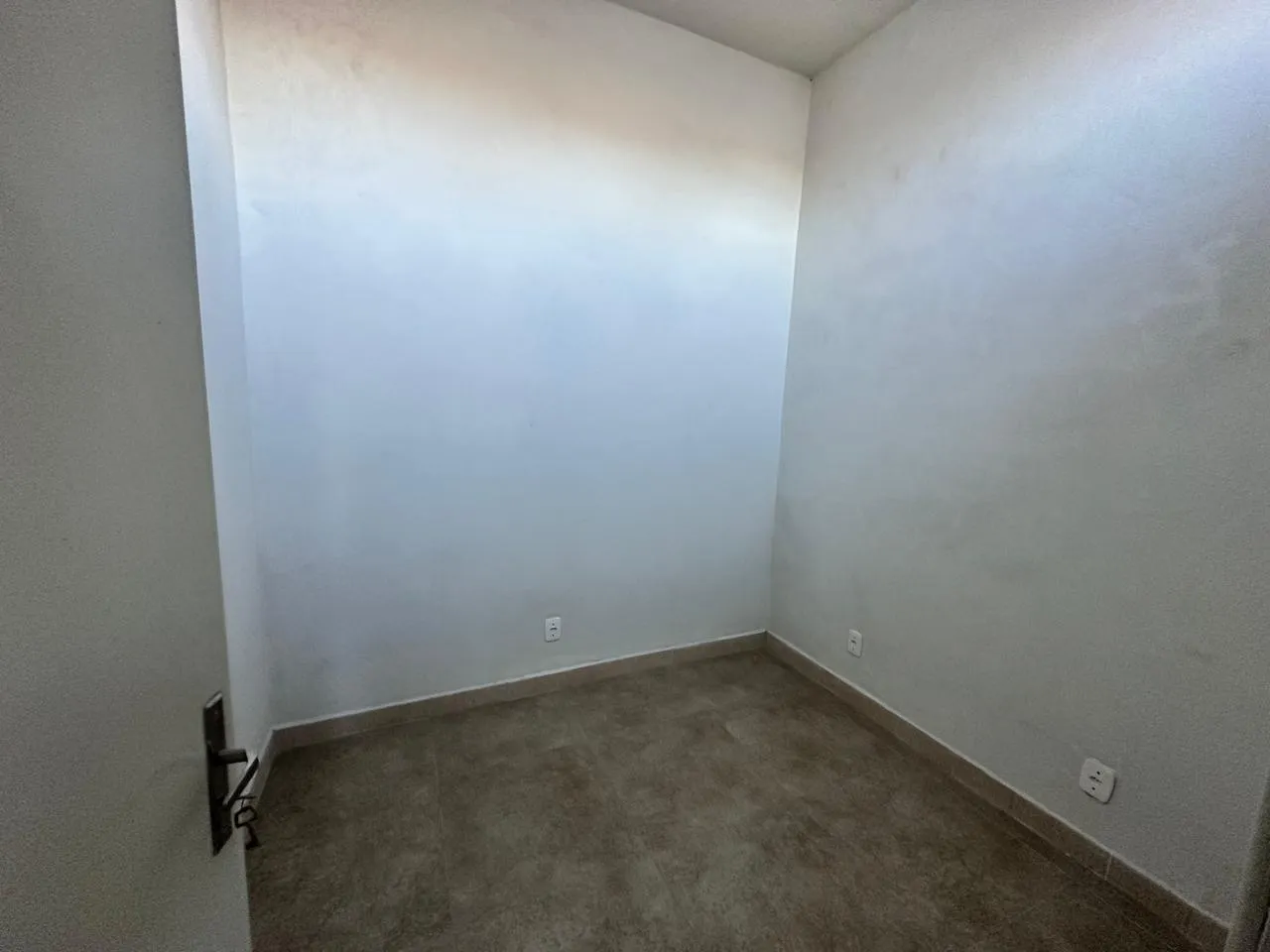 Prédio comercial a venda no Fragata, Pelotas - 440m², estrutura de uso misto, excelente ponto logístico e 3 apartamentos para renda imediata. - 25