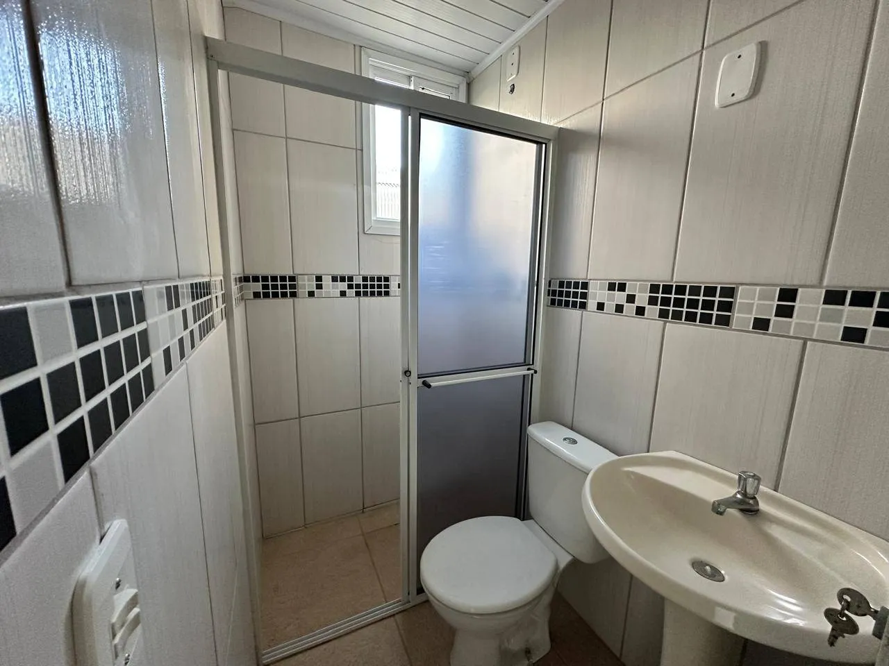 Prédio comercial a venda no Fragata, Pelotas - 440m², estrutura de uso misto, excelente ponto logístico e 3 apartamentos para renda imediata. - 18