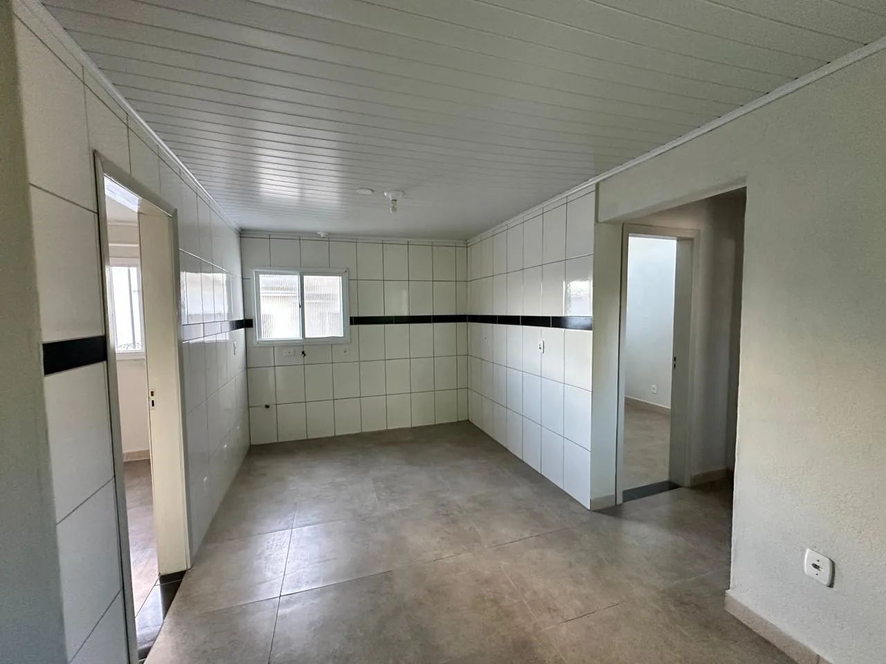 Prédio comercial a venda no Fragata, Pelotas - 440m², estrutura de uso misto, excelente ponto logístico e 3 apartamentos para renda imediata. - 24
