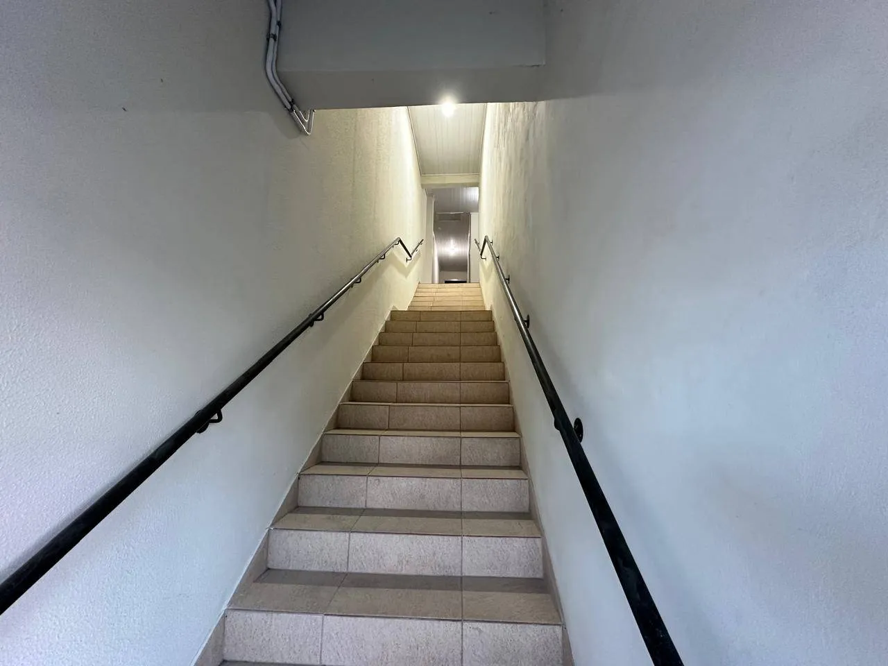 Prédio comercial a venda no Fragata, Pelotas - 440m², estrutura de uso misto, excelente ponto logístico e 3 apartamentos para renda imediata. - 9