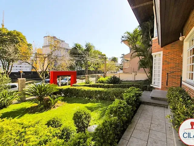 Prédio com 999m² 15 quartos e 5 banheiros, à venda, no bairro Centro em Curitiba