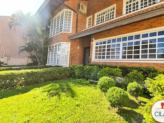 Prédio com 999m² 15 quartos e 5 banheiros, à venda, no bairro Centro em Curitiba