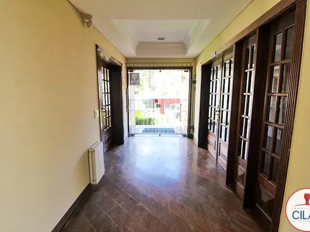 Prédio com 999m² 15 quartos e 5 banheiros, à venda, no bairro Centro em Curitiba