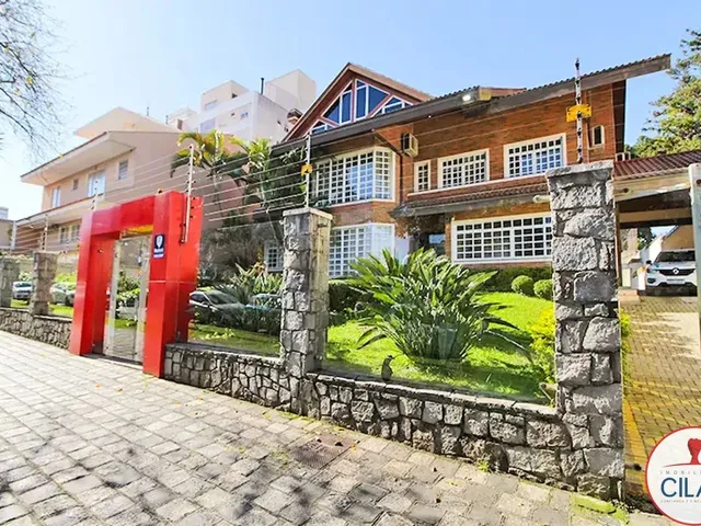 Prédio com 999m² 15 quartos e 5 banheiros, à venda, no bairro Centro em Curitiba