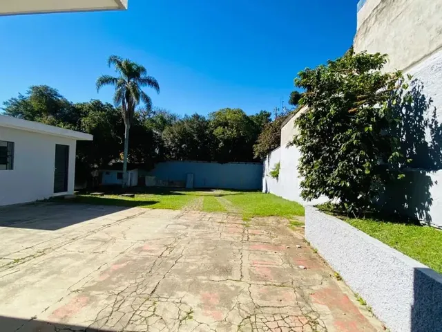 Prédio 8 quartos e 3 banheiros, para alugar, no bairro Santa Quitéria em Curitiba