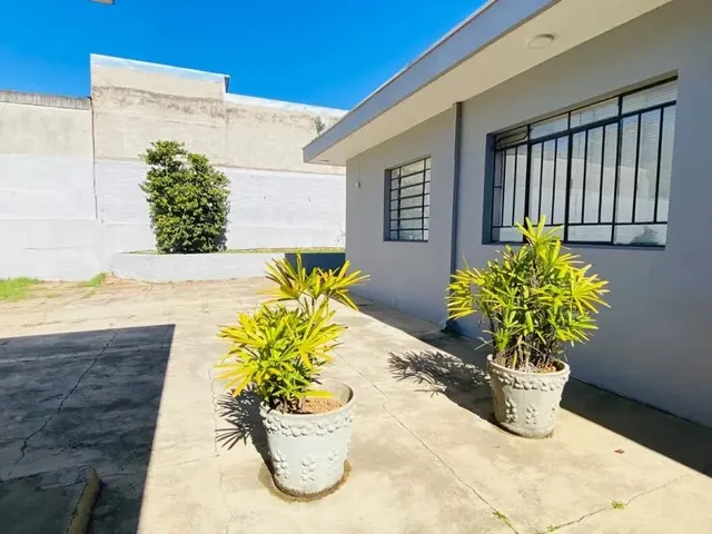 Prédio 8 quartos e 3 banheiros, para alugar, no bairro Santa Quitéria em Curitiba