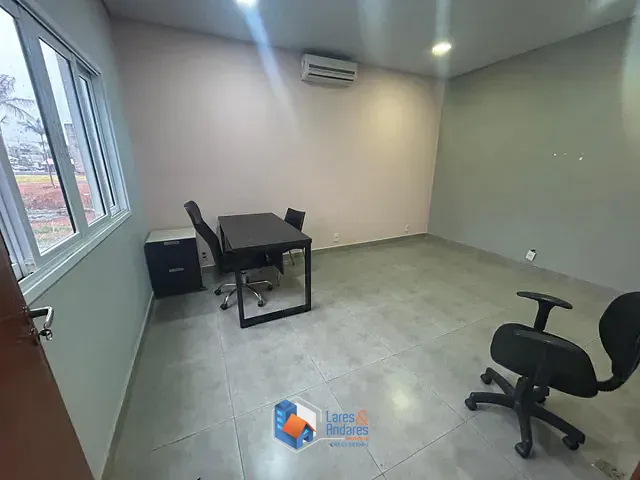 Prédio com 250m², à venda, no bairro Jardim Três Colinas em Franca