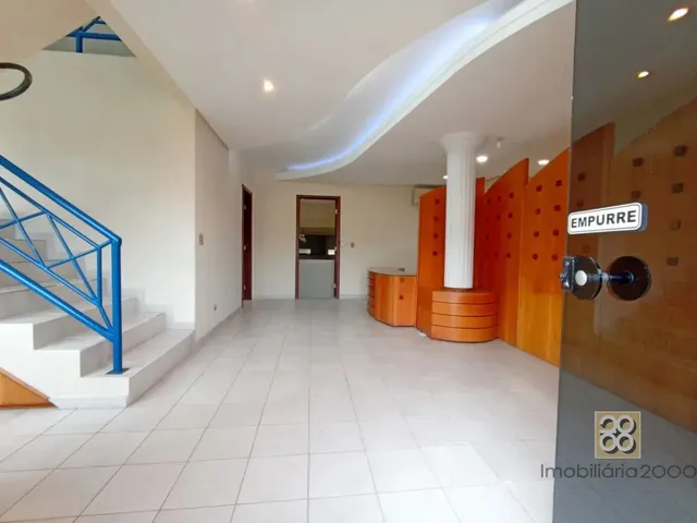 Prédio para alugar, no bairro Cajuru em Curitiba