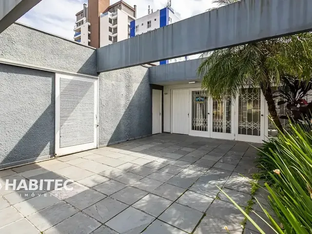 Prédio 6 quartos e 4 banheiros, para alugar, no bairro Centro em Curitiba