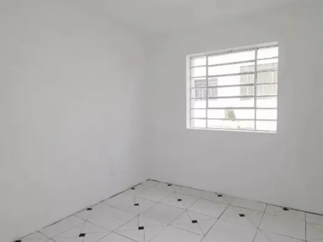 Prédio 6 quartos e 2 banheiros, para alugar, no bairro Novo Mundo em Curitiba
