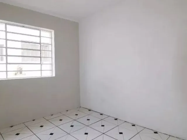 Prédio 6 quartos e 2 banheiros, para alugar, no bairro Novo Mundo em Curitiba
