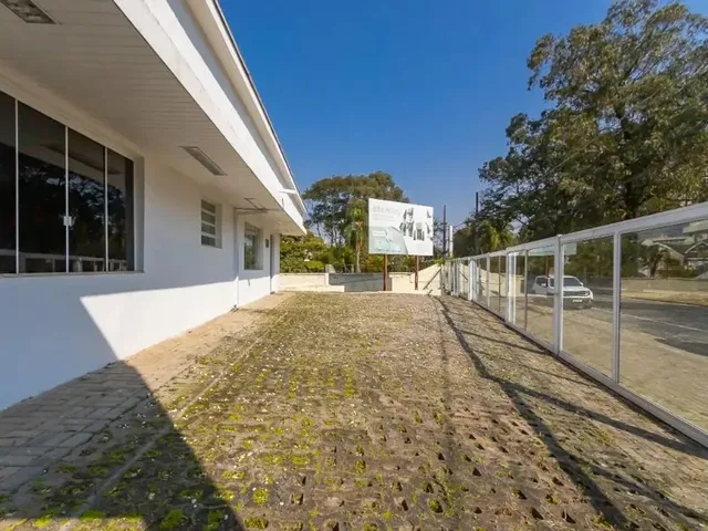 Prédio com 290m², para alugar, no bairro Bacacheri em Curitiba