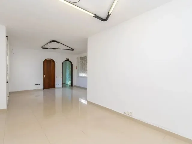 Prédio com 290m², para alugar, no bairro Bacacheri em Curitiba