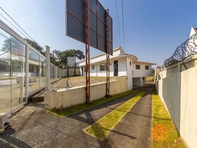 Prédio com 290m², para alugar, no bairro Bacacheri em Curitiba