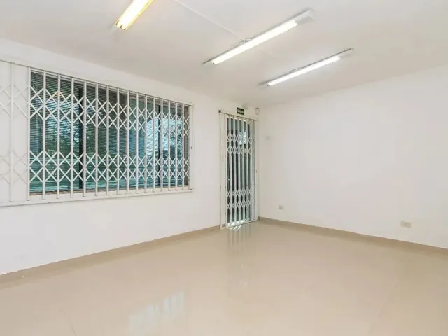 Prédio com 290m², para alugar, no bairro Cabral em Curitiba