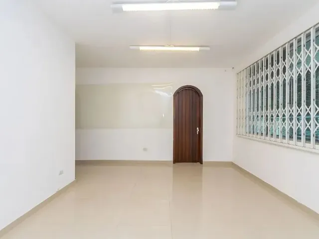 Prédio com 580m², para alugar, no bairro Cabral em Curitiba