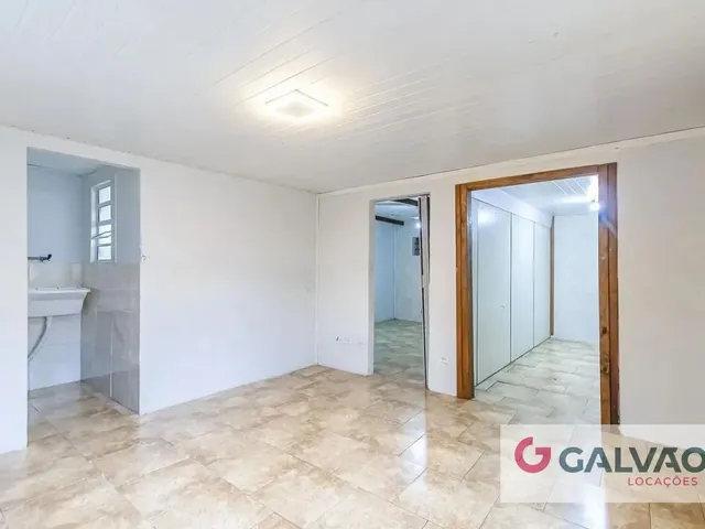 Casa com 625m², para alugar, no bairro Tarumã em Curitiba