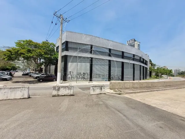 Prédio com 1100m², para alugar, no bairro Chácara Santo Antônio em São Paulo