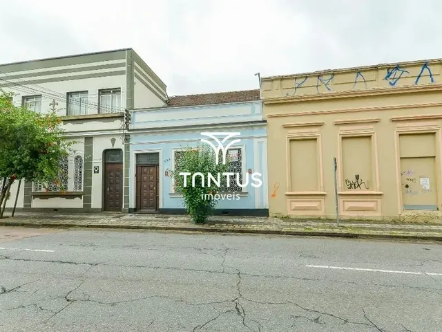 Prédio com 170m², para alugar, no bairro Centro em Curitiba