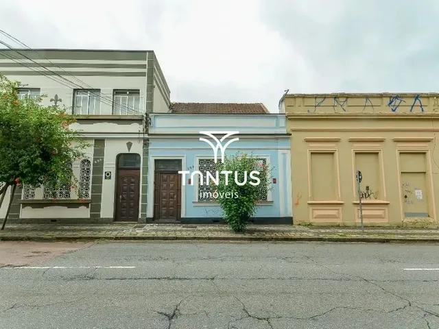 Prédio com 170m², para alugar, no bairro Centro em Curitiba