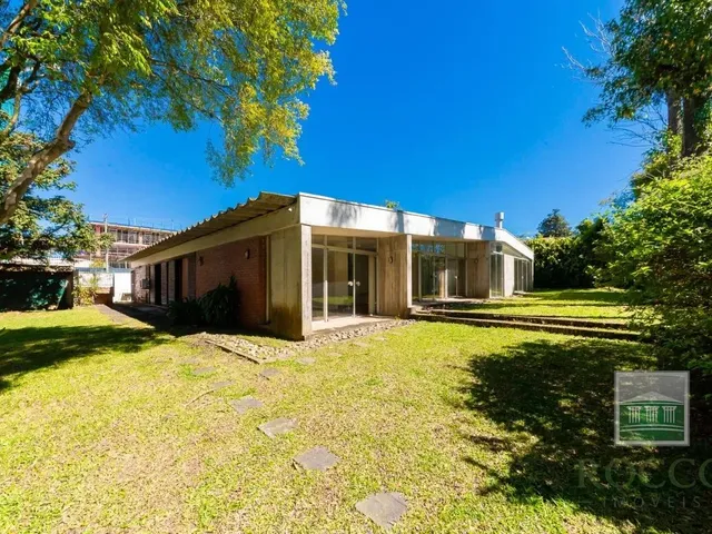 Casa 4 quartos e 2 banheiros, para alugar, no bairro Batel em Curitiba