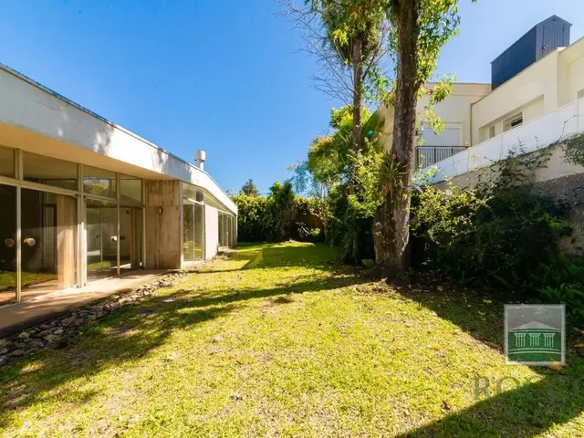 Casa 4 quartos e 2 banheiros, para alugar, no bairro Batel em Curitiba