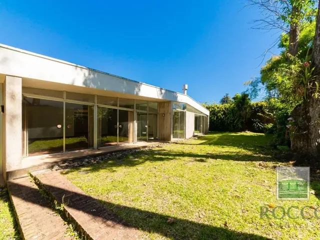 Casa 4 quartos e 2 banheiros, para alugar, no bairro Batel em Curitiba