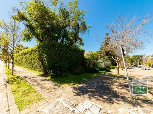 Casa 4 quartos e 2 banheiros, para alugar, no bairro Batel em Curitiba