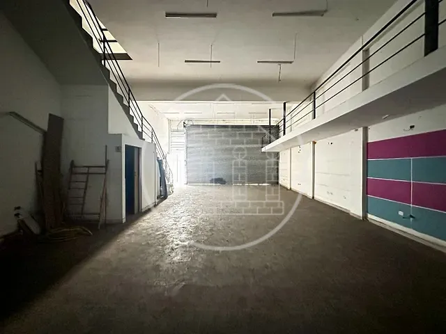 Prédio com 270m², à venda ou para alugar, no bairro Parque Alves de Lima em São Paulo