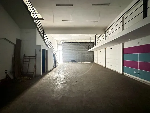 Prédio com 270m², à venda ou para alugar, no bairro Parque Alves de Lima em São Paulo