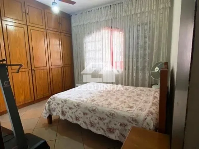 Prédio com 160m² 7 quartos e 5 banheiros, à venda, no bairro Vila Menk em Osasco