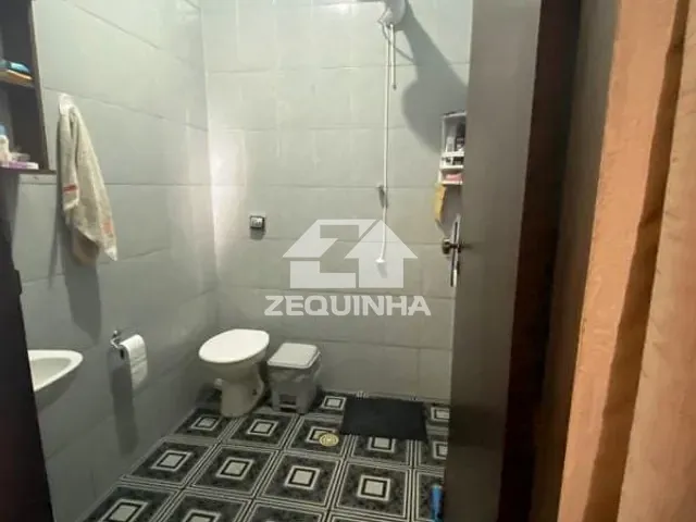 Prédio com 160m² 7 quartos e 5 banheiros, à venda, no bairro Vila Menk em Osasco