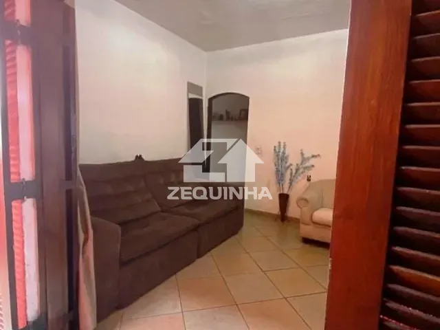 Prédio com 160m² 7 quartos e 5 banheiros, à venda, no bairro Vila Menk em Osasco