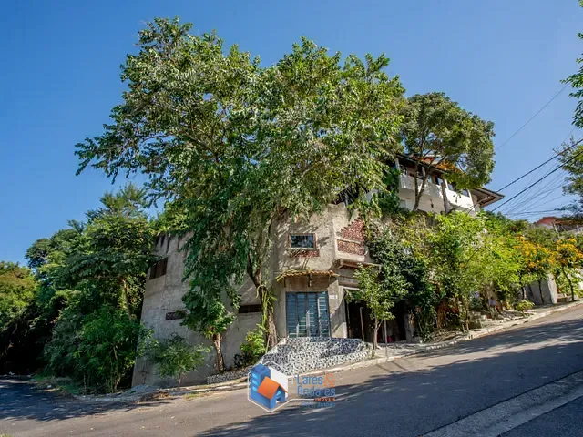 Prédio com 260m², à venda, no bairro Jardim Pacaembu em Atibaia