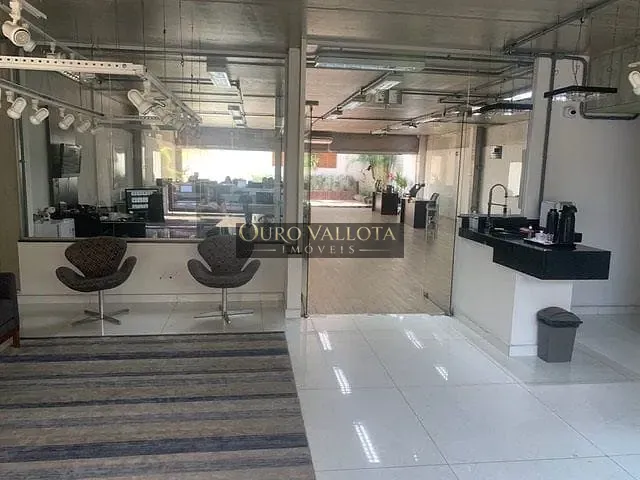 Prédio com 300m², para alugar, no bairro Parque Sevilha em São Paulo