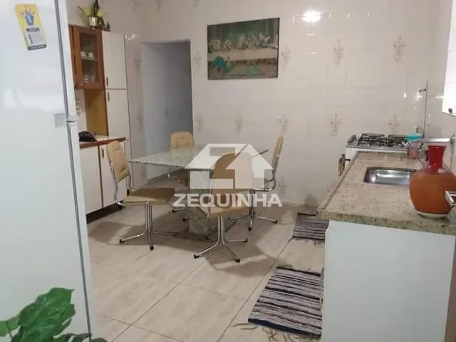Prédio com 250m² 6 quartos e 4 banheiros, à venda, no bairro Vila Yolanda em Osasco