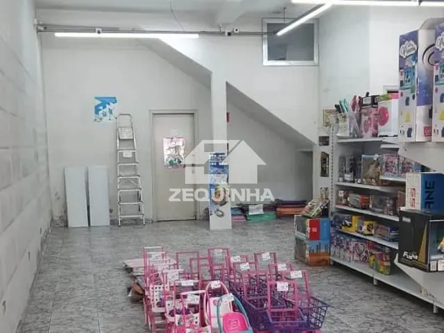 Prédio com 125m², para alugar, no bairro Jardim de Abril em Osasco