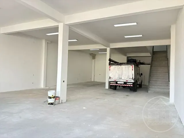 Galpão / Barracão com 250m², para alugar, no bairro Jardim São Judas Tadeu em São Paulo