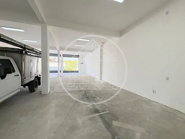 Galpão / Barracão com 250m², para alugar, no bairro Jardim São Judas Tadeu em São Paulo