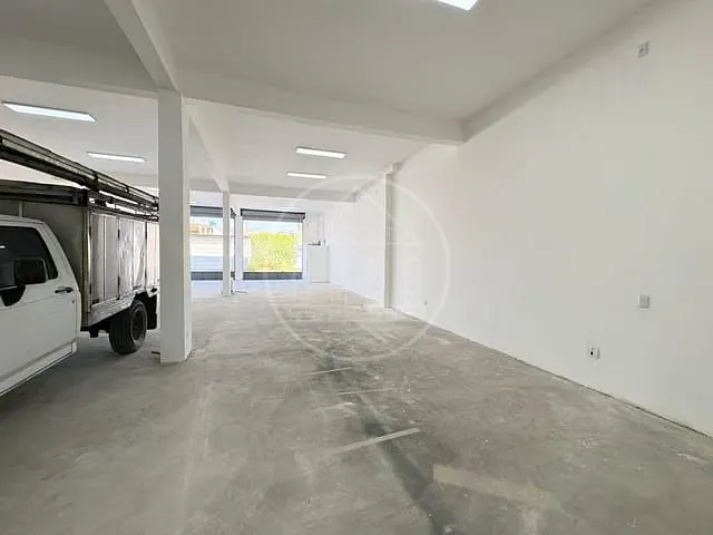 Galpão / Barracão com 250m², para alugar, no bairro Jardim São Judas Tadeu em São Paulo