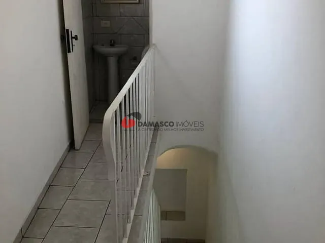 Prédio com 90m², para alugar, no bairro Vila Assunção em Santo André