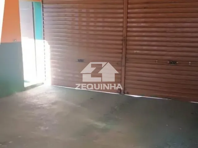 Prédio com 305m² 8 quartos e 5 banheiros, à venda, no bairro Bandeiras em Osasco