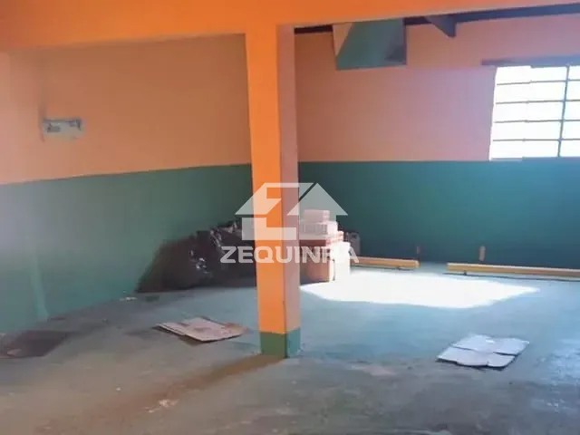 Prédio com 305m² 8 quartos e 5 banheiros, à venda, no bairro Bandeiras em Osasco