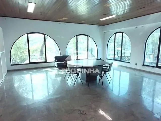 Prédio com 700m², para alugar, no bairro Jardim Everest em Sao Paulo