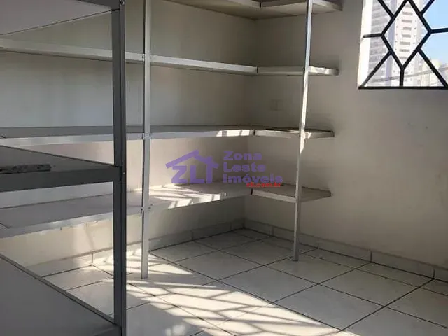 Prédio com 400m², para alugar, no bairro Quarta Parada em São Paulo
