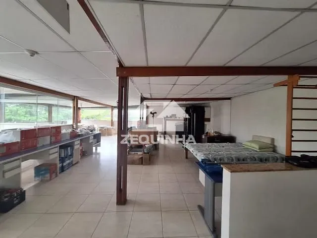 Prédio com 257m², para alugar, no bairro Vila Yara em Osasco