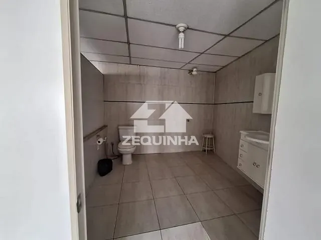 Prédio com 257m², para alugar, no bairro Vila Yara em Osasco