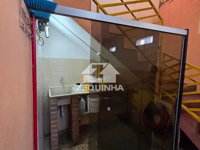 Prédio com 271m² 8 quartos e 6 banheiros, à venda, no bairro Vl Campesina em Osasco
